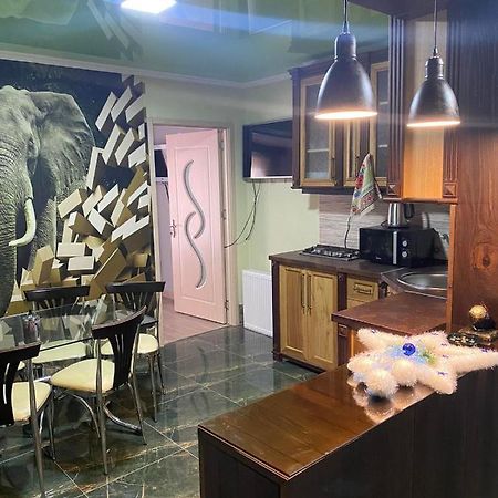 Art Hole Bed & Breakfast Kutaisi Exterior photo