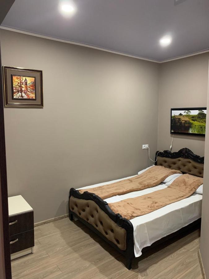 Art Hole Bed & Breakfast Kutaisi Exterior photo