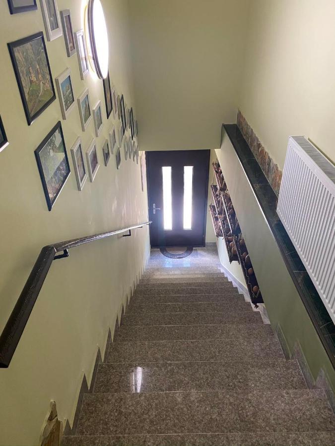 Art Hole Bed & Breakfast Kutaisi Exterior photo