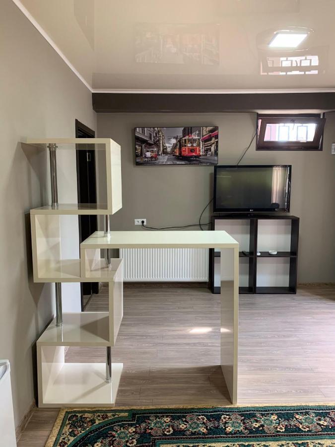 Art Hole Bed & Breakfast Kutaisi Exterior photo