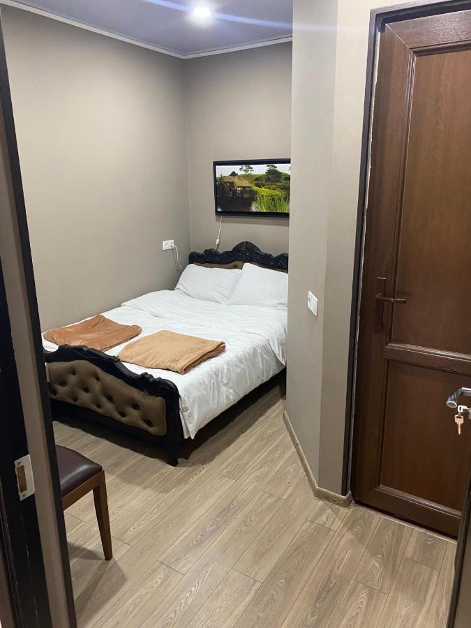 Art Hole Bed & Breakfast Kutaisi Exterior photo