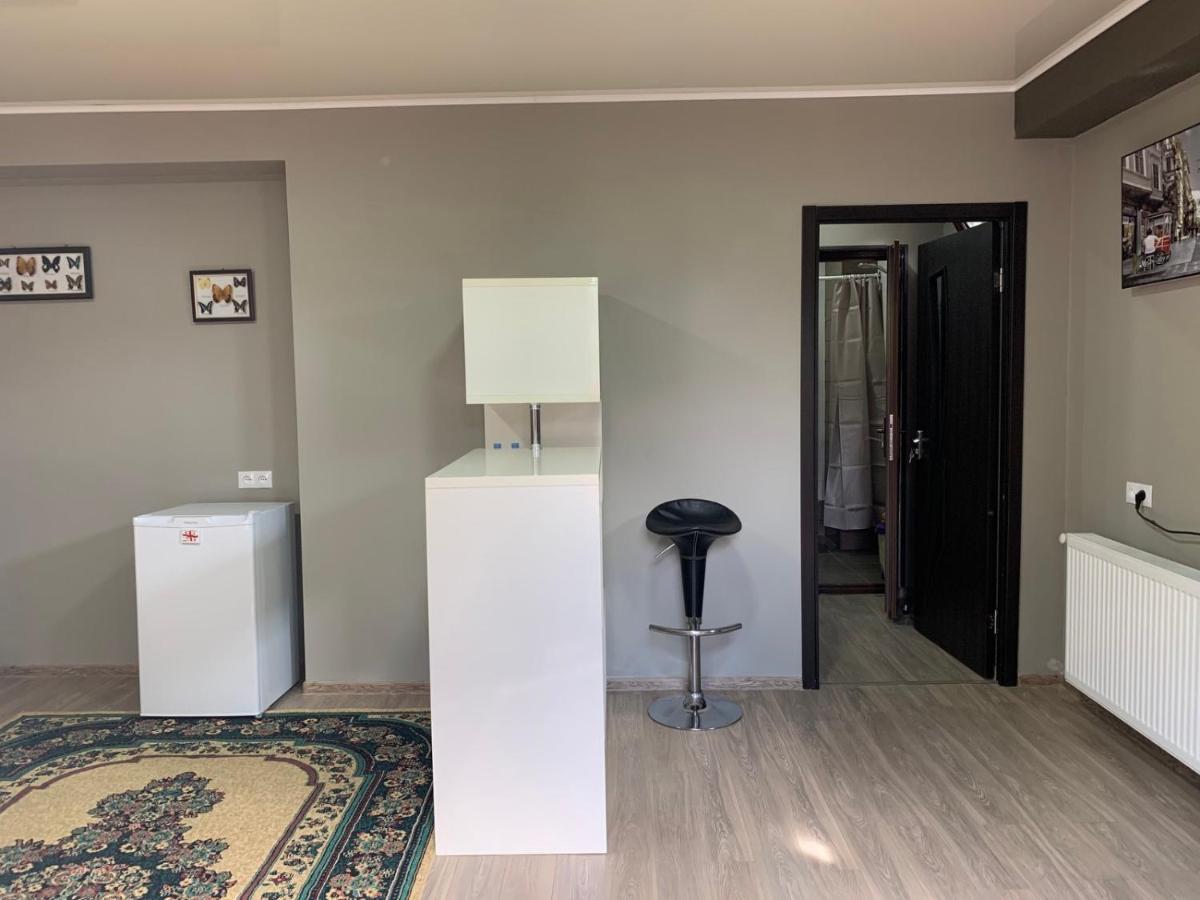 Art Hole Bed & Breakfast Kutaisi Exterior photo