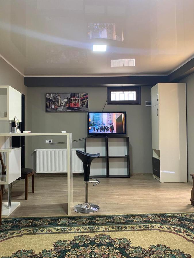 Art Hole Bed & Breakfast Kutaisi Exterior photo